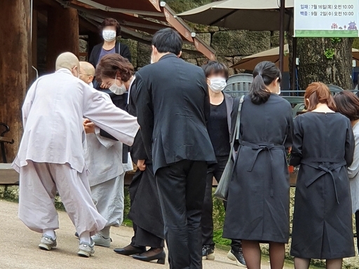 7억 빚 안 물려받아 고 박원순 가족 상속 포기 법원수용_박 전 시장 토지·예금보다 부채 많아 7억 빚 안 물려받아 고 박원순 가족 상속 포기 법원수용_박 전 시장 토지·예금보다 부채 많아