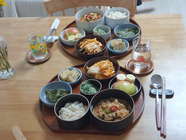  수미네반찬 구수한 "묵은지 청국장찌개"끓이고,간단한 즉석김치"생배추무침"만들어 웰빙 밥상을 차려요.