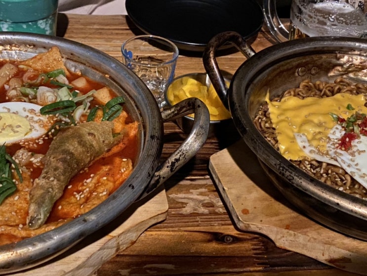 복고풍 경복궁술집 '내자살롱' 여기 떡볶이 잘하네! 복고풍 경복궁술집 '내자살롱' 여기 떡볶이 잘하네!