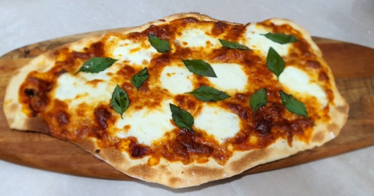  마르게리타 피자(Margherita pizza)  피자 도우 만들기 직접 딴 바질 이용했어요