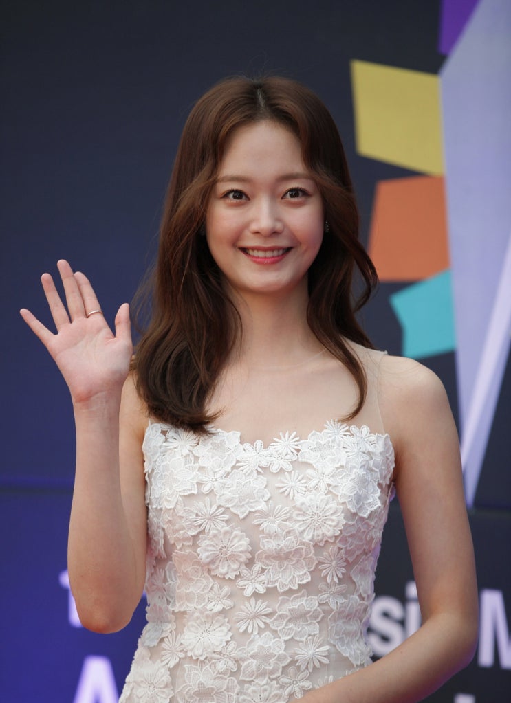  런닝맨 전소민 식스센스에서 디저트 먹고 울다 (에세이 읽어보면 이해됨)