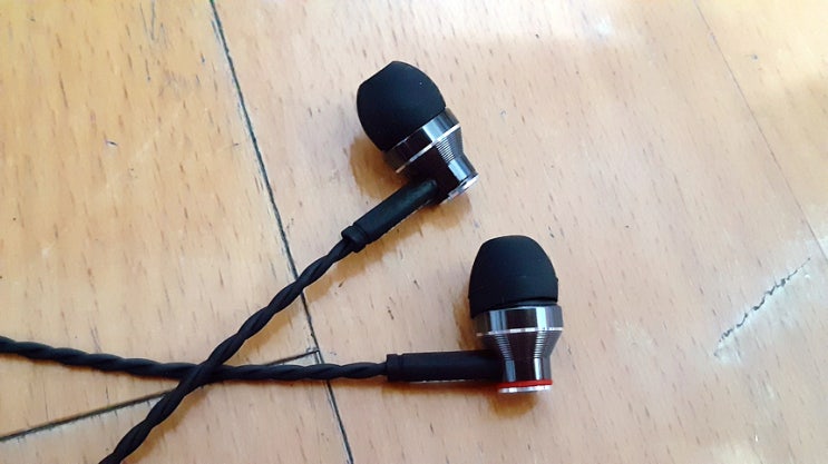가성비 좋은 유선 이어폰 온쿄(ONKYO) E300 구입했습니다. 가성비 좋은 유선 이어폰 온쿄(ONKYO) E300 구입했습니다.