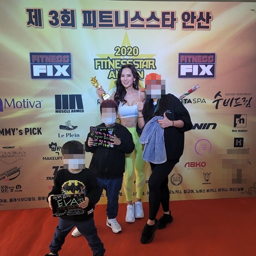 도전하는 아이둘 엄마 에바 51kg 인증 이어 피트니스대회 수상 도전하는 아이둘 엄마 에바 51kg 인증 이어 피트니스대회 수상