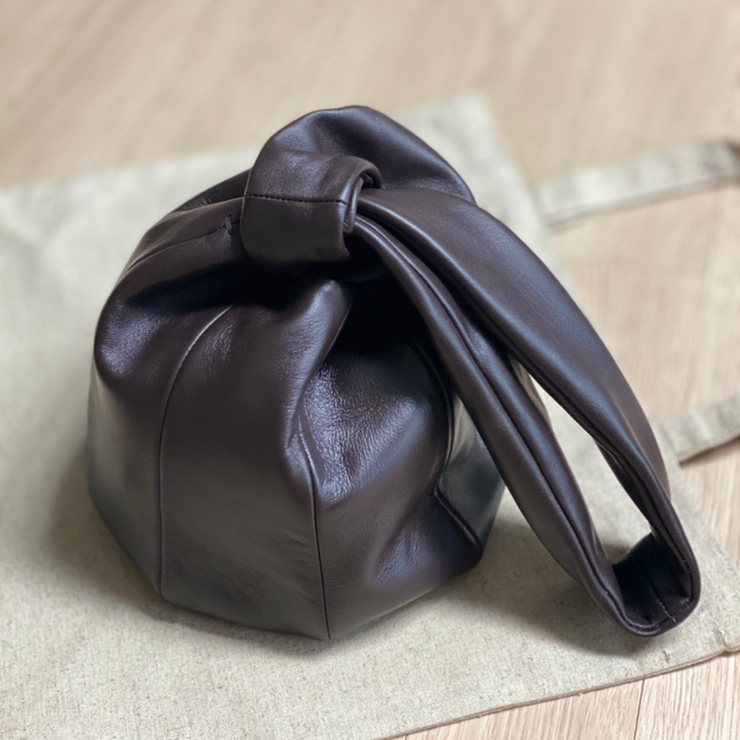  유르트 피그백(YURT PIG-CHOCO) 후기 김나영 노필터TV 가방하울에 홀려서 사버림 착샷있음