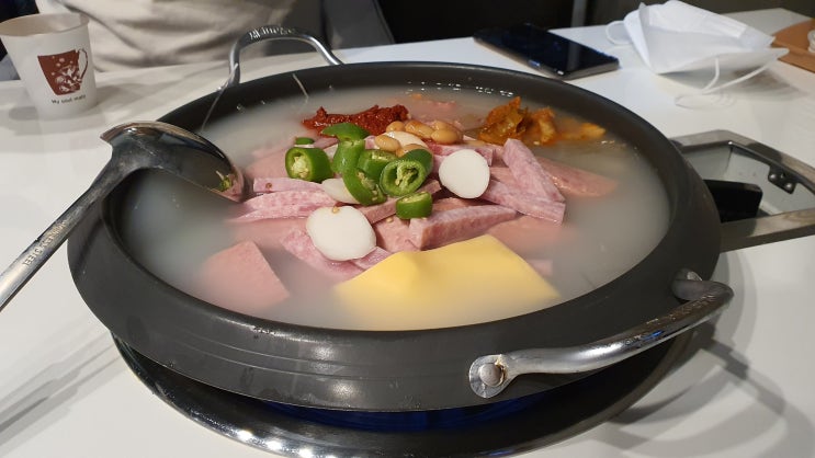  천안 중앙시장(사직동) 밤 늦은 시간까지 영업하는 부대찌개 식당 햄듬뿍행복한부대찌개
