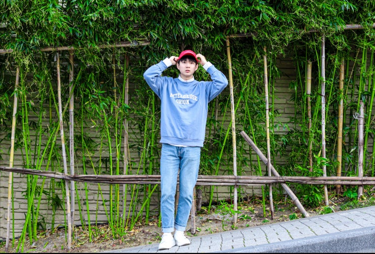  포인트룩에 활용하기 좋은 남자 모자 브랜드 레인보우볼을 활용한 데일리룩