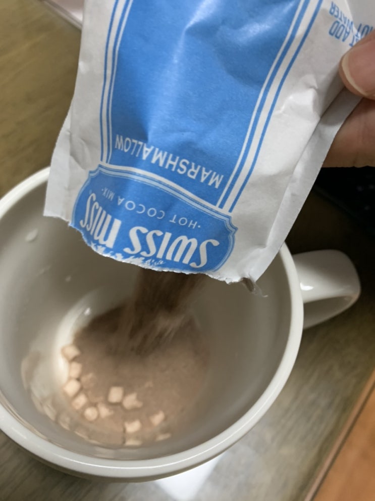  아침에 핫초코로 기운 업!