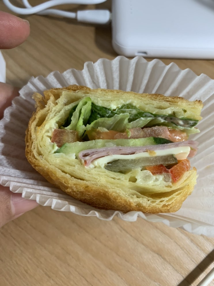  저녁엔 간단하게 파리바게뜨 샌드위치