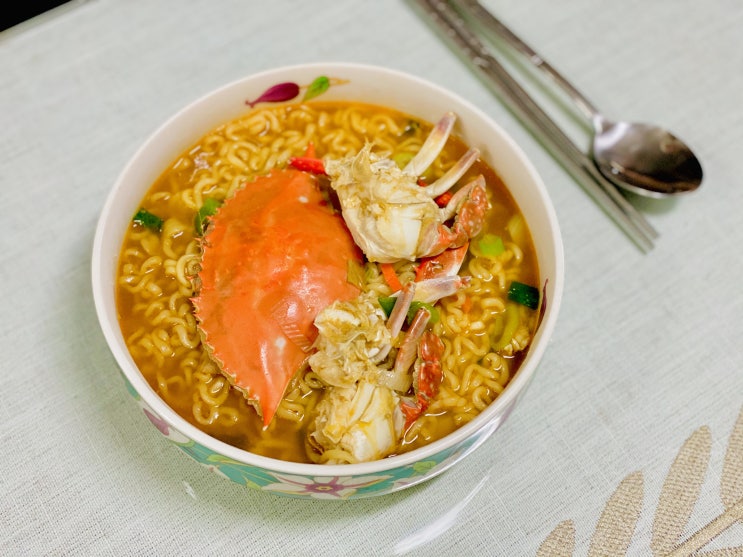  가족들과 먹기 좋은 맛있는 라면 아빠와 함께 먹은 '오뚜기 진라면 순한맛' 으로 만든 꽃게라면
