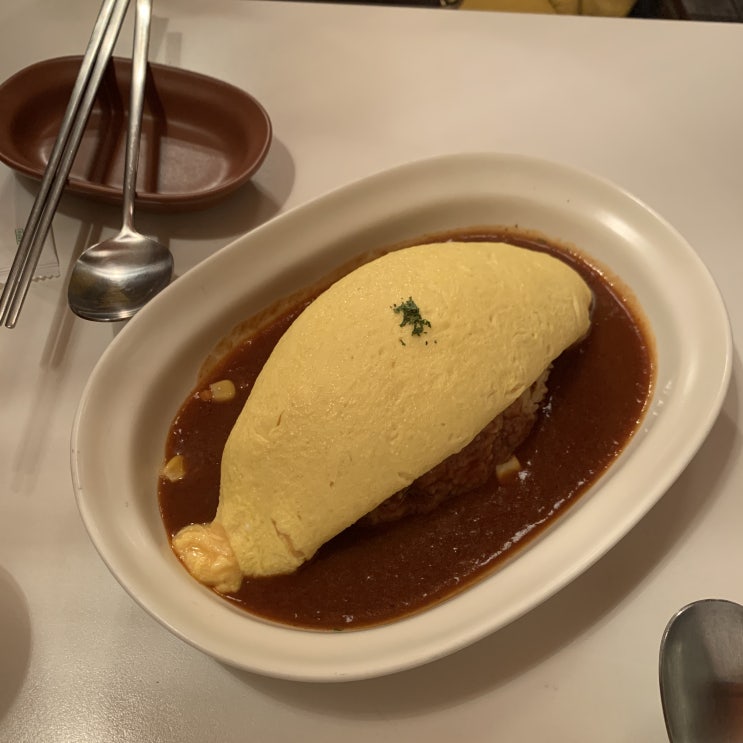  부드러운 오믈렛과 카츠의 조합 <낙원테산도 혜화점>