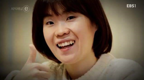  故 개그맨 박지선의 안타까운 사망소식으로 안영미등 동료 연예인들 큰 충격. 평소 피부질환지병으로 수술을 받은것으로 알려지고있는데요. 경찰 정확한 사인 수술 연관성 조사중