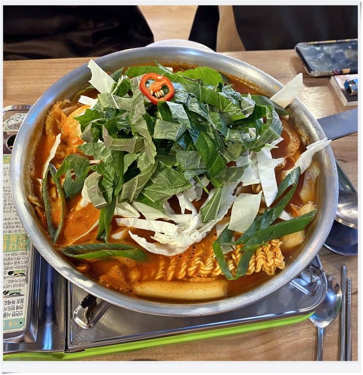  홍대 분식집에서 즉석떡볶이 먹고 왔어요