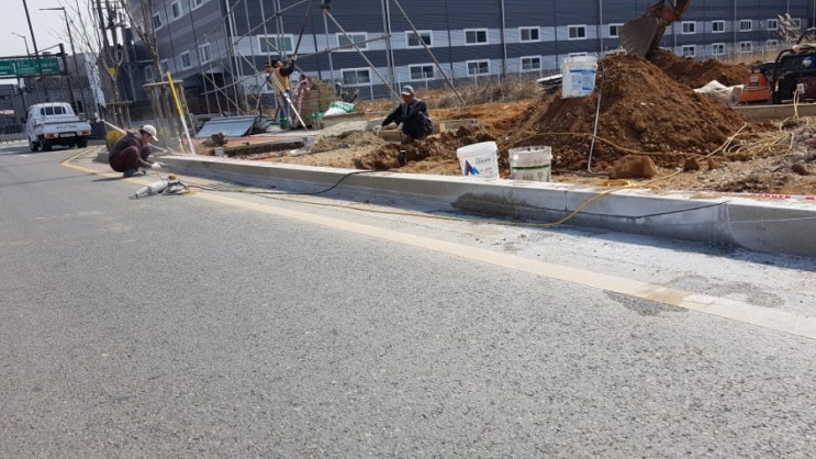  학운3산업단지 경계석커팅 했습니다.