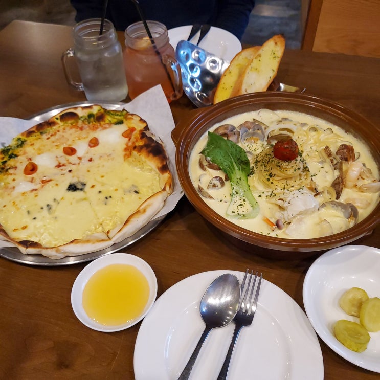  [구월동맛집] 비스트로J에서 전골뚝배기와 반반피자 먹었어요.(재방문 후기)