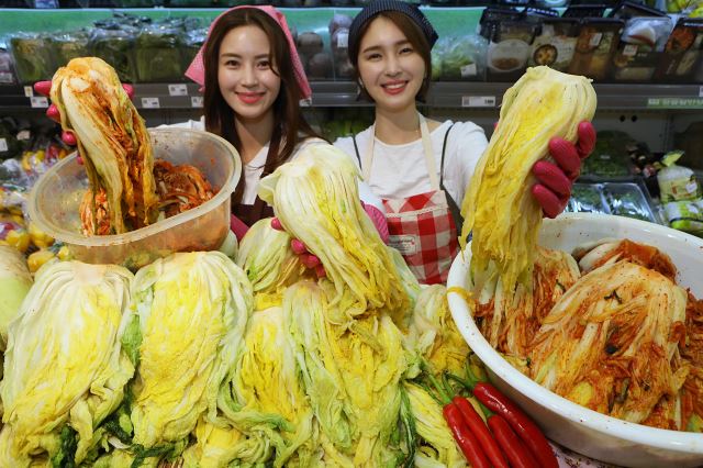 김장저렴 하게 하려면 사전예약 노려보세요_김장 전날 배송돼 신선한 배추를 사용할 수 있는 사전예약을 활용