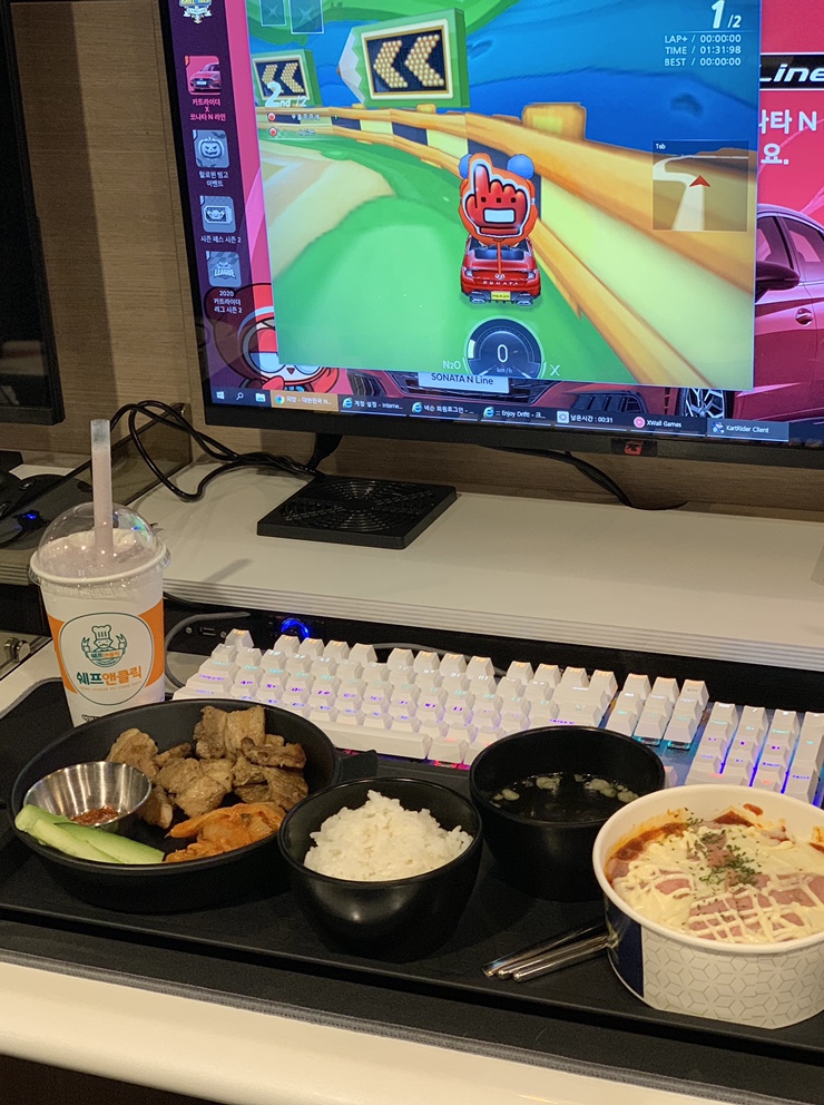  강남 피시방 고사양 컴퓨터, 음식 : 아이센스리그 PC방 신논현점