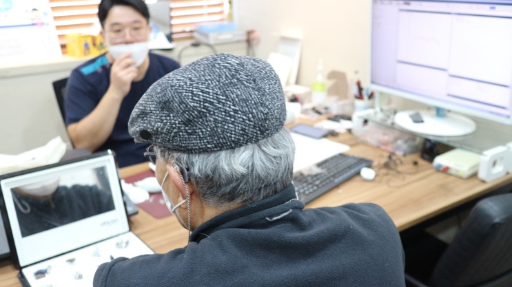  수원보청기 노인성난청으로 보청기 하시는 분들 꼭 참고하세요.