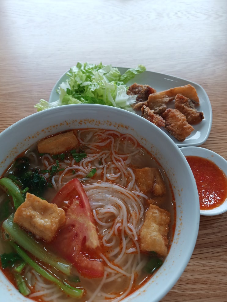  베트남 하노이에서 먹어 본 생선 쌀국수 Bún Cá 2500원