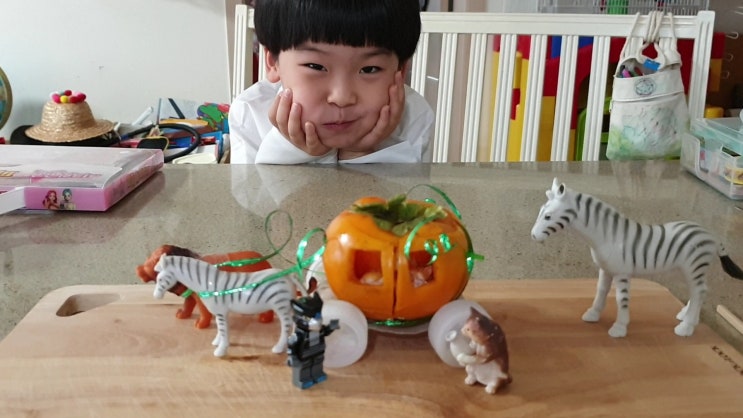  자연물 놀이 : 단감마차와 사과헬리콥터