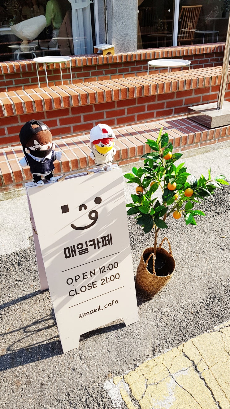연남동 골목길 / 가을 하늘 / 매일카페 / 감성사진 기록! with 베우비, 우리찌니 연남동 골목길 / 가을 하늘 / 매일카페 / 감성사진 기록! with 베우비, 우리찌니