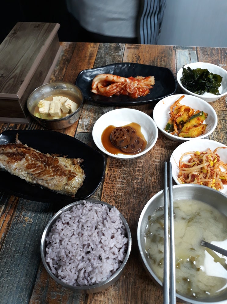  부산 자갈치시장 싱싱하고 맛있는 고등어구이 정식 오천원, 추억도 함께 팝니다