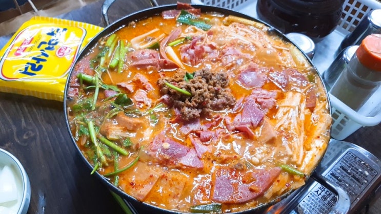  [사당역/이수역 맛집] 순대국 맛집인줄 알았더니 알고보니 부대찌개 맛집이었던 숨은 명소 순대만드는집