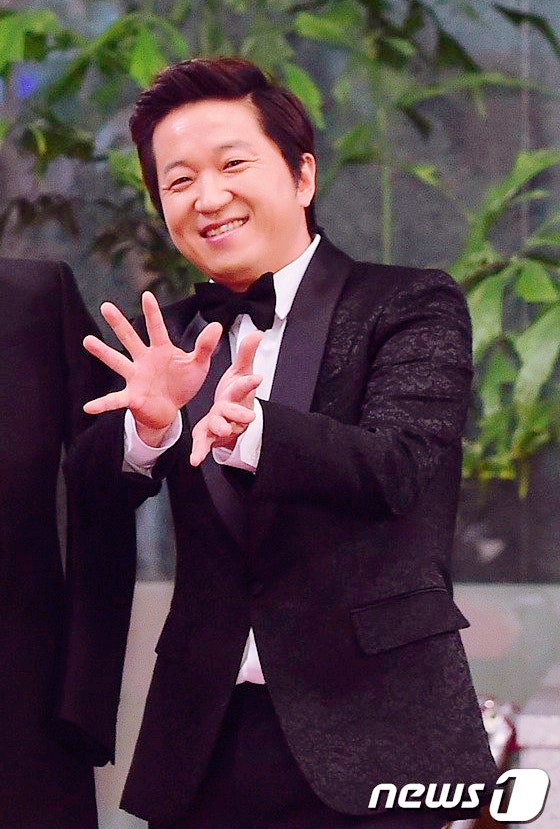 [소속사 공식입장] 방송인 정형돈, 건강상 이유로 활동 중단 "불안장애 다시 심각해져"