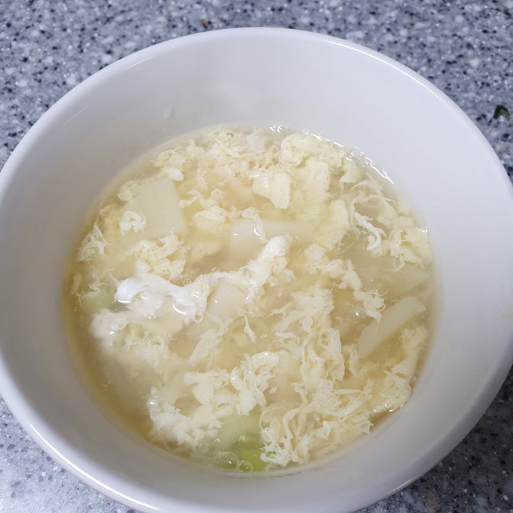 [요리] 아이 반찬, 포슬포슬 담백한 계란감자국 끓이기