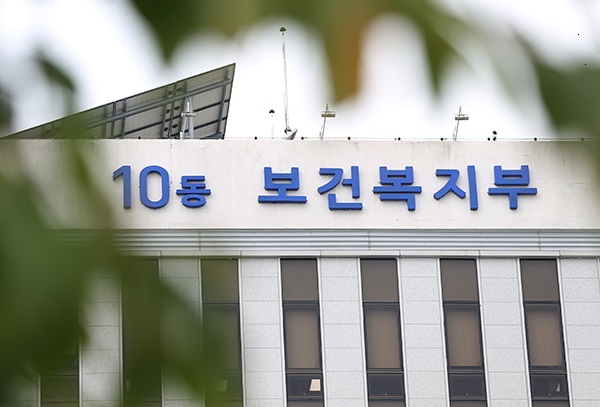  저소득층 재난적 의료비 지원 확대, 본인부담 기준액 100만→80만