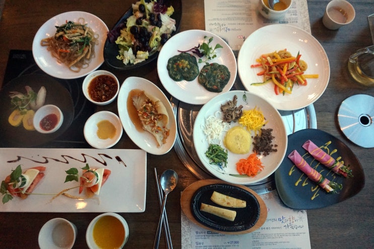  하단소고기 하단 한정식 맛집 육간명가 점심특선으로 먹었습니다.