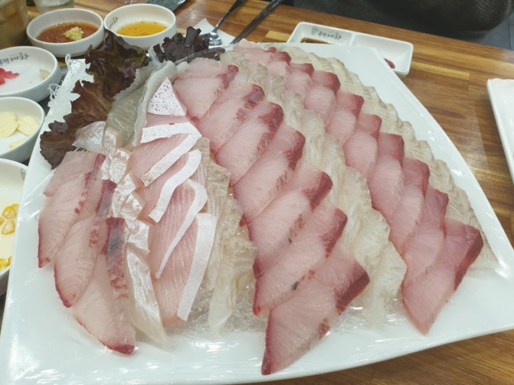  탐나종합어시장 망원역점 광어 방어회