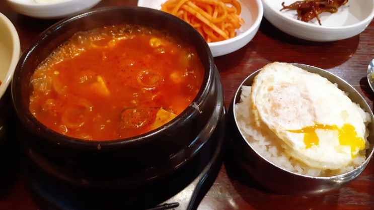 오늘의 광화문 직장인 런치는 오군순두부의 부대 순두부 오늘의 광화문 직장인 런치는 오군순두부의 부대 순두부