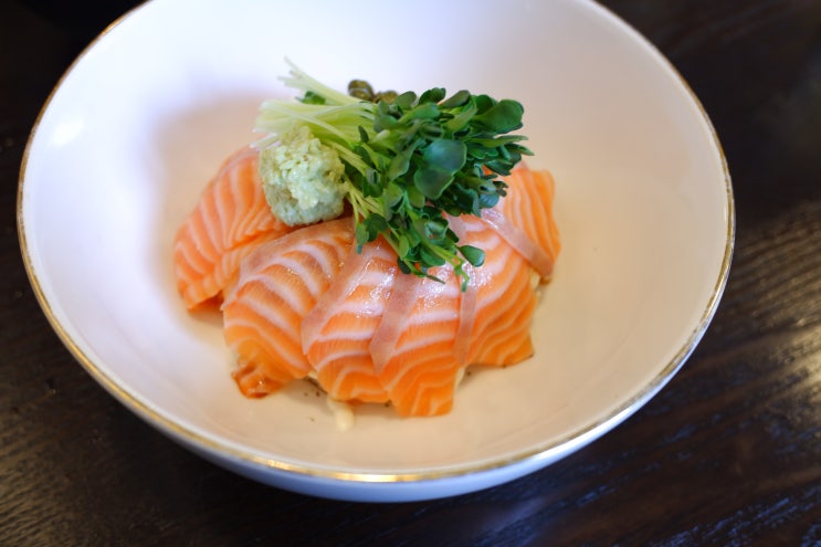  마산 내서 맛집 요링에서 생연어덮밥, 찹스테이크 덮밥