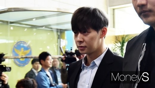 박유천 왜이러나 '노마스크'로 태국 입국