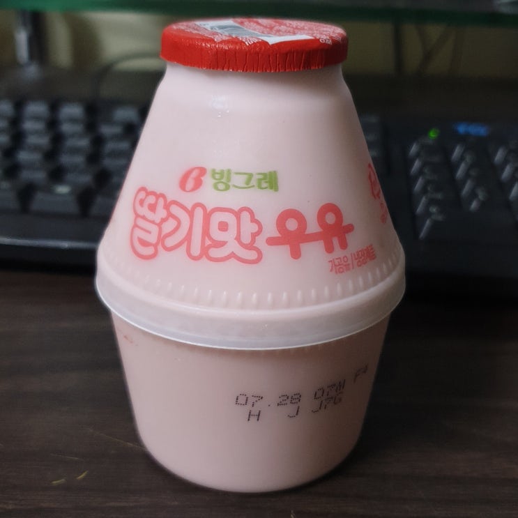  빙그레 딸기우유 딸기맛우유 240ml 칼로리(열량), 영양성분 정보, 가격 후기