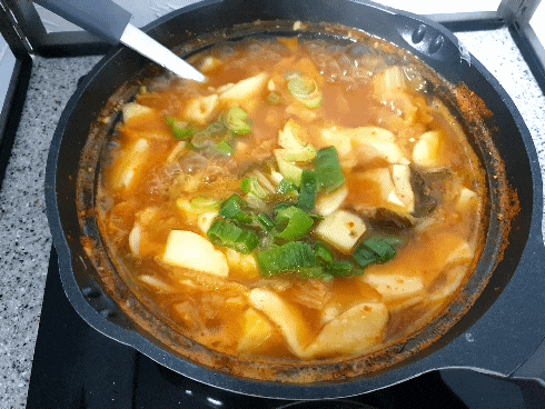  추운날엔 뜨끈한 김치수제비(인스턴트급 초간단 버전)