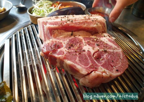  회기역 삼겹살&목살 맛집 : 멍군집에서 목살 먹방기 -