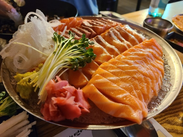  건대 육회한 연어 후기!