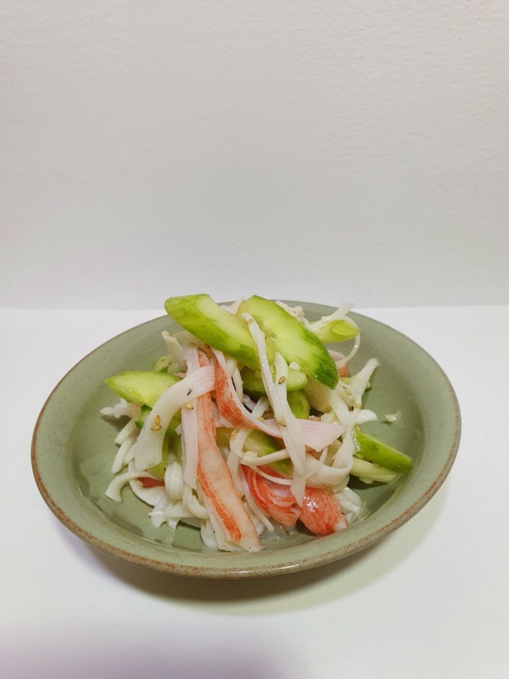  간단하게 만드는 상큼한 오이 맛살 무침