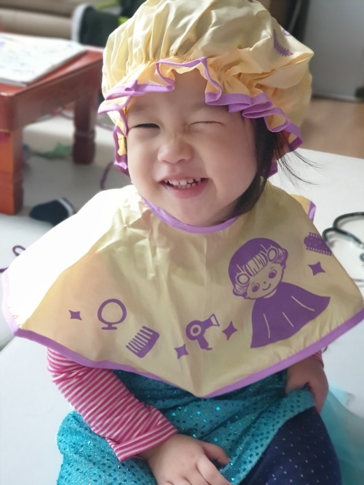  미용실 놀이한 사진