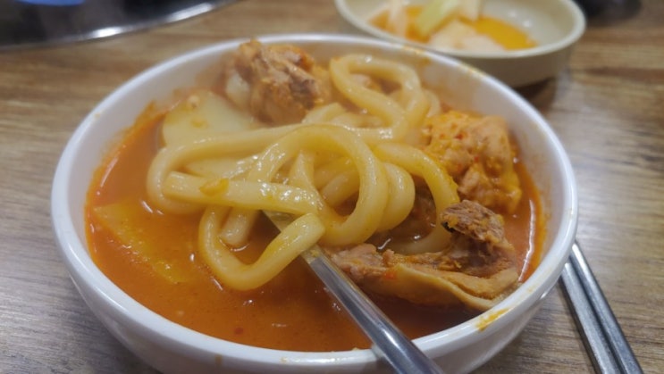  익선동 오죽이네-닭 매운탕 -닭고기와 얽큰한 국물이  조화를 이루는 맛집