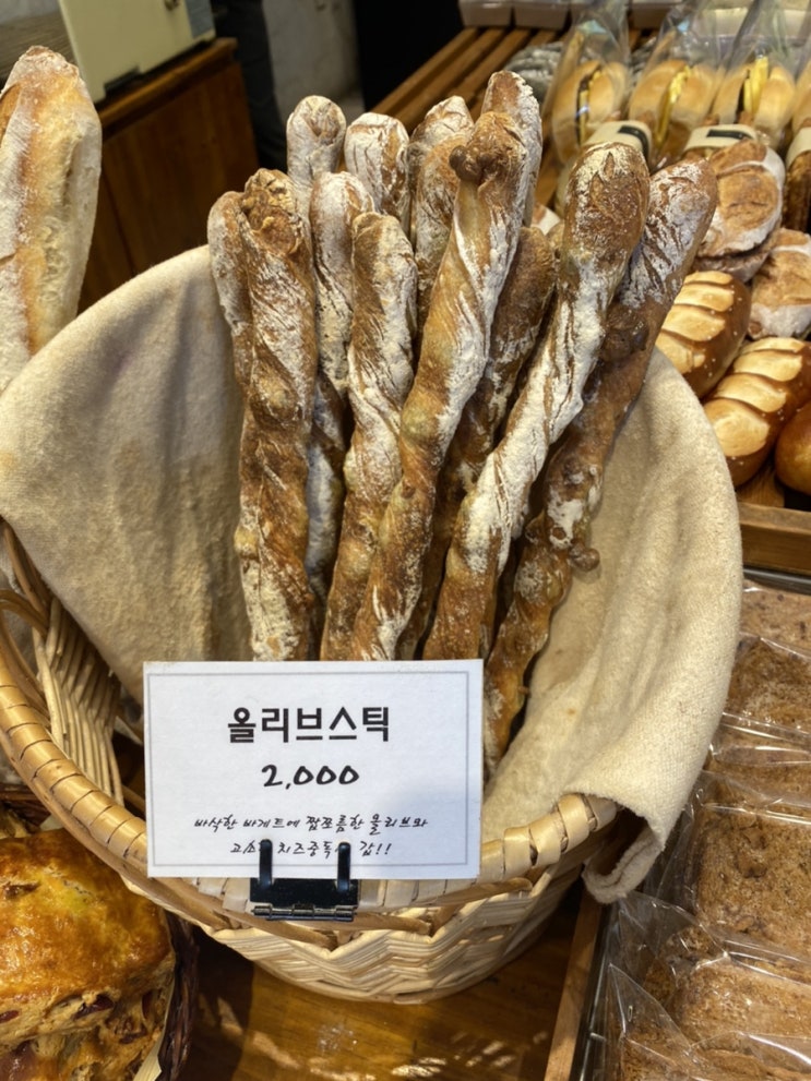  화곡동 메가박스 빵 맛집 102베이커리 (올리브스틱,앙버터,마늘바게트,아메리카노)