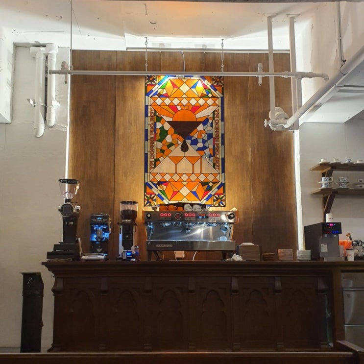  구파발 카페 YM ESPRESSO ROOM (YM에스프레스룸) 경건한 마음을 가지게 되는 성당 분위기 카페