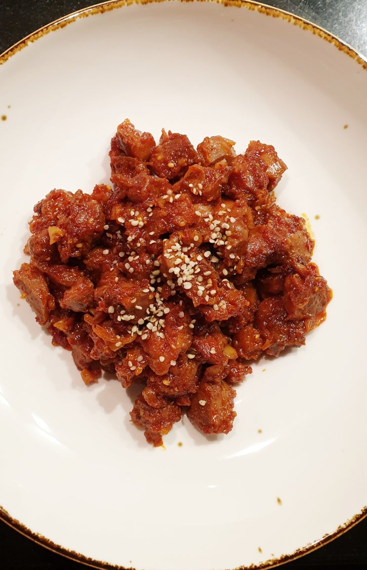  스위스 겨울철 음식.사우어크라우트(sauerkraut).독일식 양배추김치.닭똥집 볶음 (닭근위)