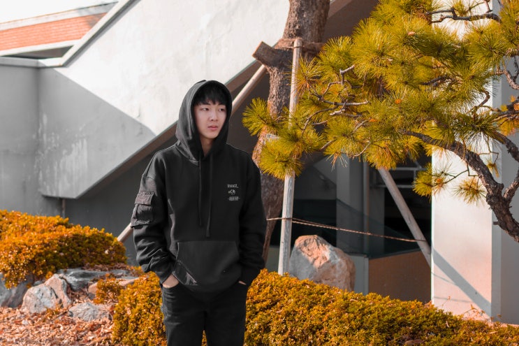  스트릿패션 브랜드 폴루션과 댄스 크루 아너브레이커즈 콜라보 후드티