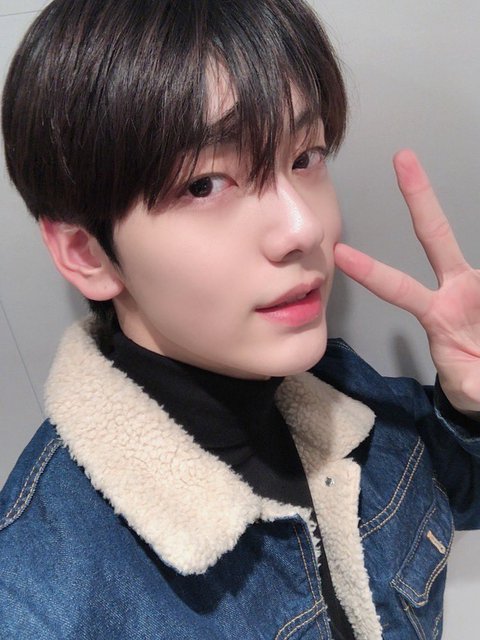 셀카 장인 투바투 수빈 셀카 장인 투바투 수빈