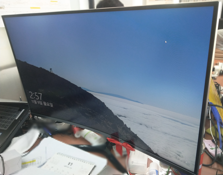  삼성 게이밍 모니터 LC32JG54Q 업무용으로 사용하고 있어요.