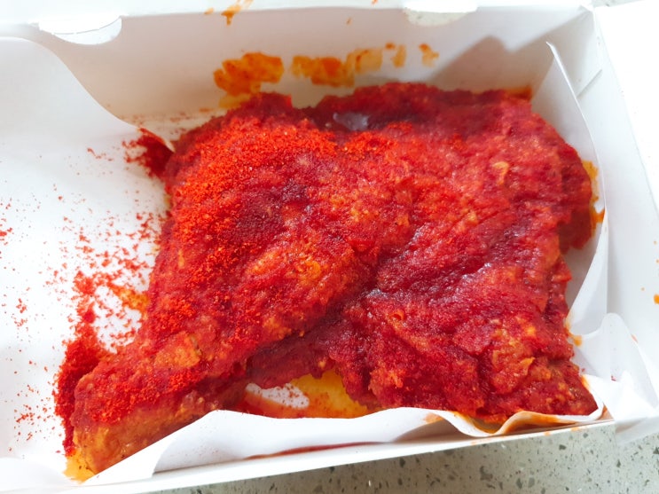  맘스터치 내슈빌콤보 빨간색 폭탄 핫통다리
