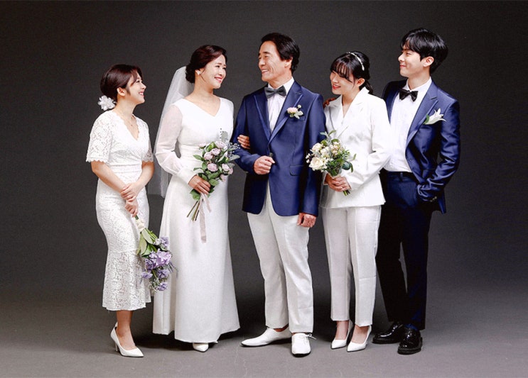  화곡동가족사진은 추석사진관 인천점에서 찍어요.