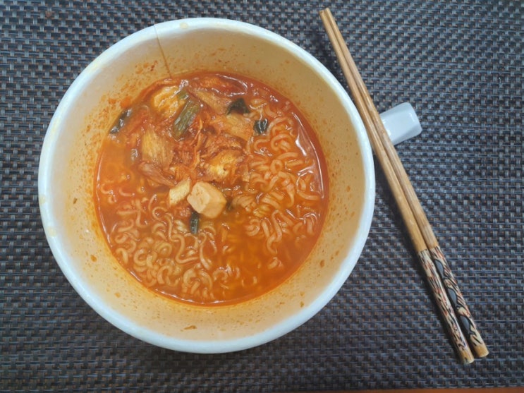  신라면블랙 두부김치컵라면 실제후기
